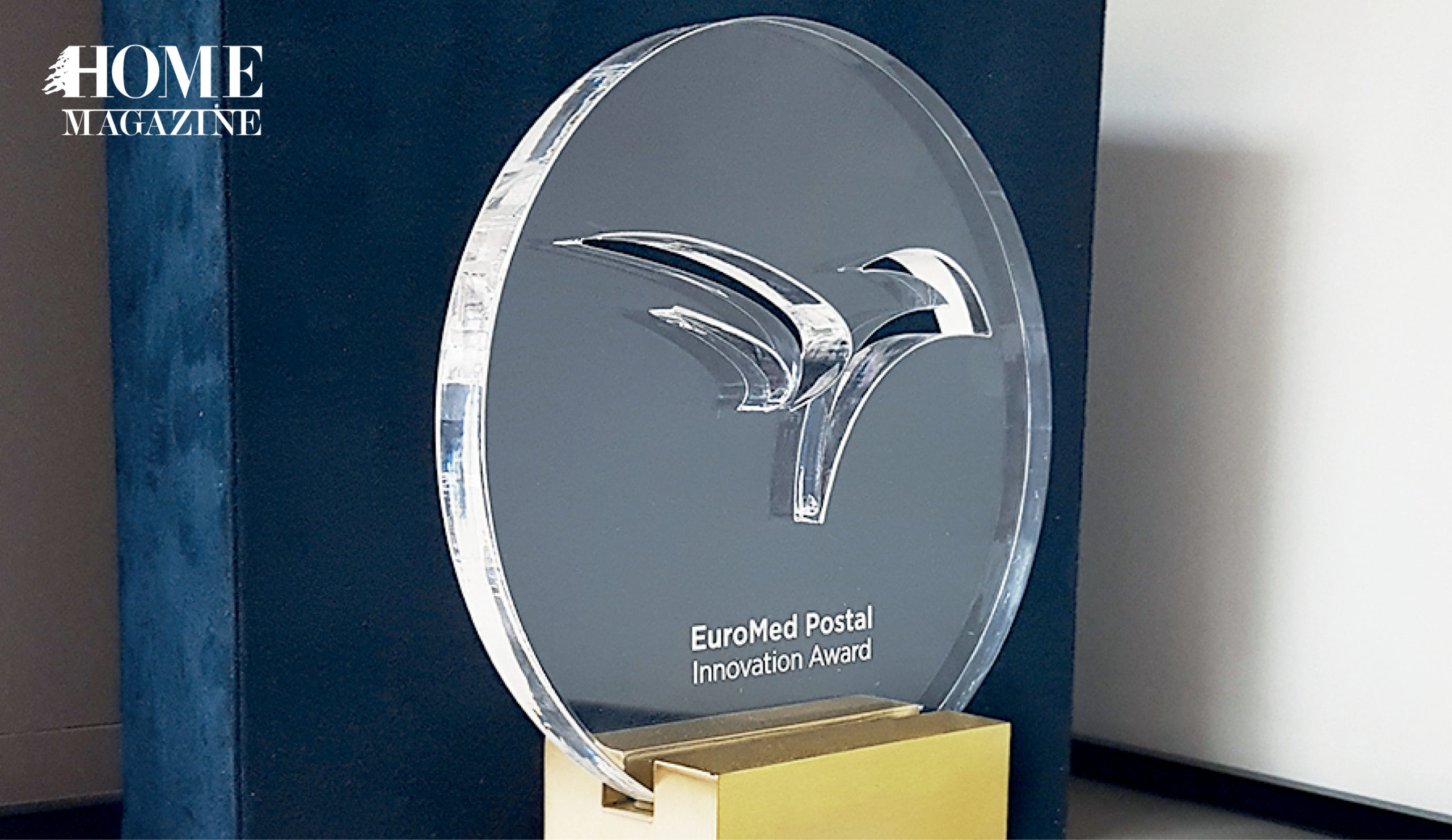 Circular glass trophy